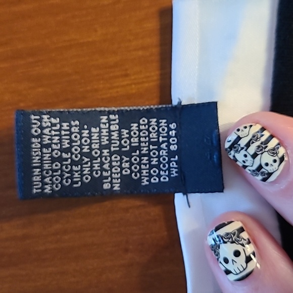 Karen Scott Black V- Neck Silver Embellishments shirt size 1X - Picture 6 of 9